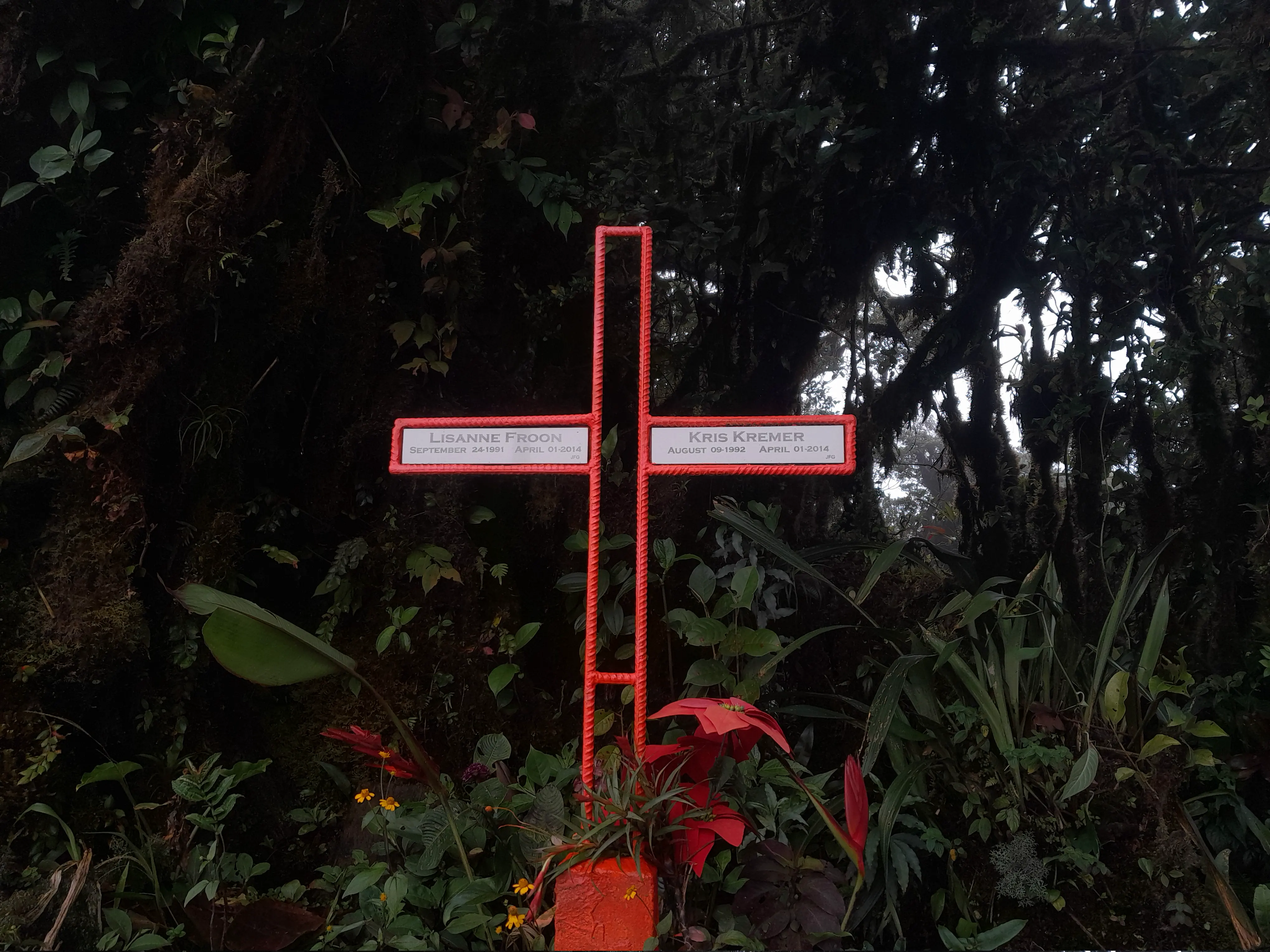 A red cross memorial dedicated to Lisanne Froon and Kris Kremer