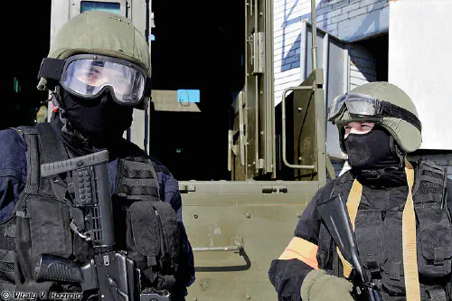 Two soldiers of the Russian 604th Special Purpose Center Spetsnaz unit