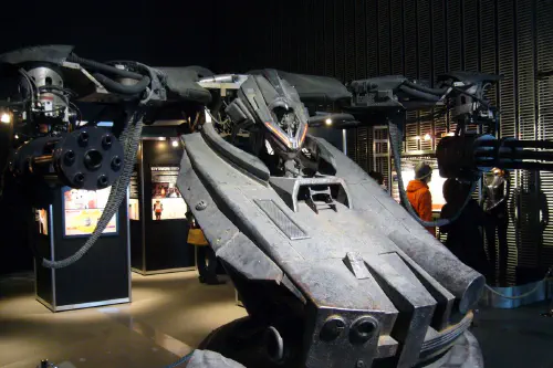 Robot with two miniguns