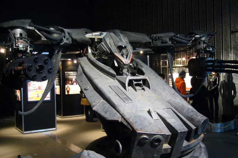 Robot with two miniguns